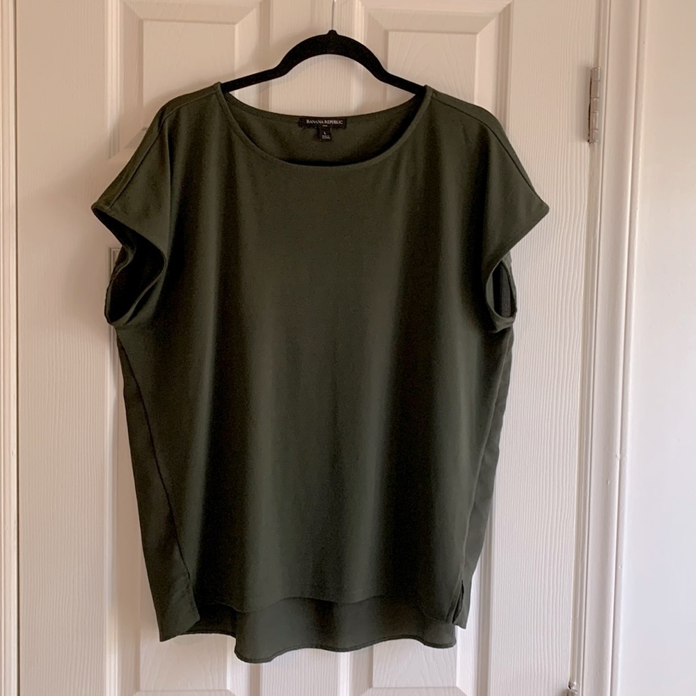 Size large. Banana Republic top. Great condition. Good for work or a night out.